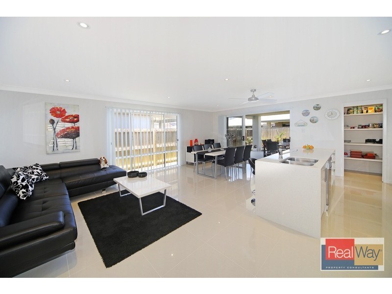 31 Apple Crescent, Caloundra West QLD 4551