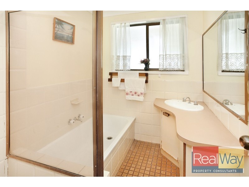 50 Enfield Crescent, Battery Hill QLD 4551