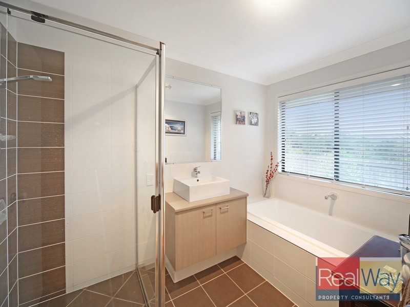 17 Viewland Drive, Mooloolah Valley QLD 4553