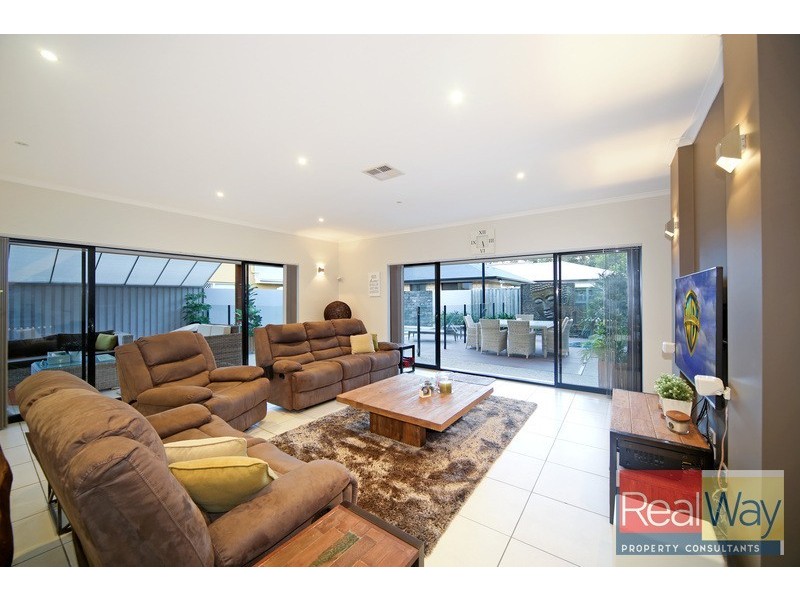 30 Elvena Circuit, Little Mountain QLD 4551