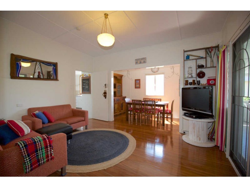 38 Taylor Ave, Golden Beach QLD 4551