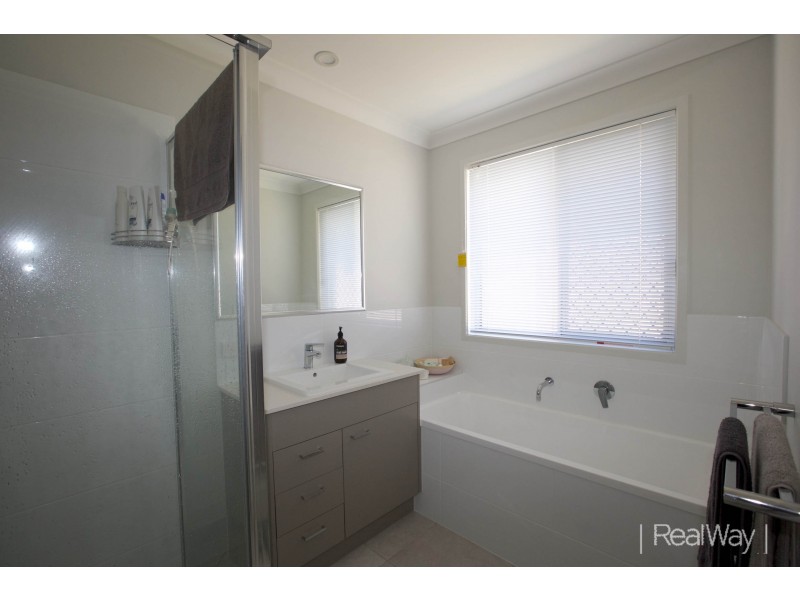 28 Ruby Crescent, Meridan Plains QLD 4551