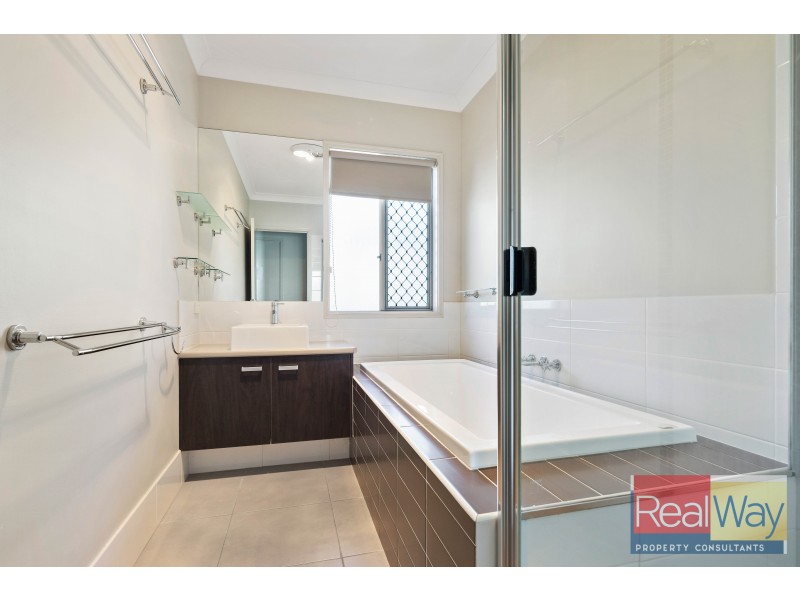 8 Kakadu Court, Little Mountain QLD 4551