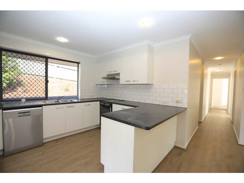 8 Snapper Street, Little Mountain QLD 4551