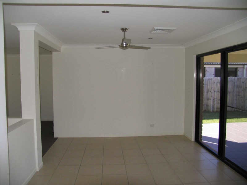 33 Cullen Drive, Little Mountain QLD 4551