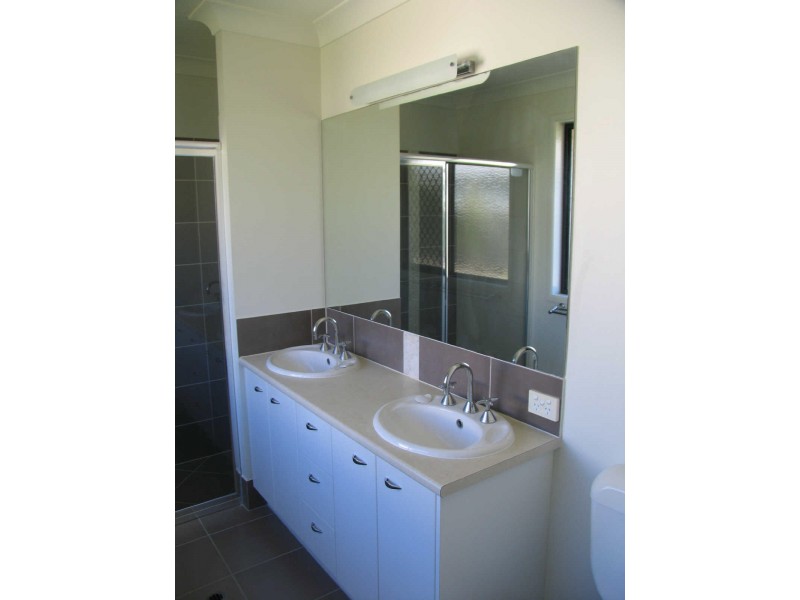 33 Cullen Drive, Little Mountain QLD 4551