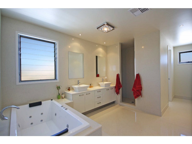 38 Tarawa Street, Parrearra QLD 4575