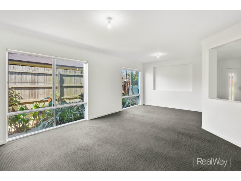 17 Pebbly Creek Crescent, Little Mountain QLD 4551