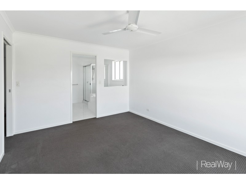 17 Pebbly Creek Crescent, Little Mountain QLD 4551