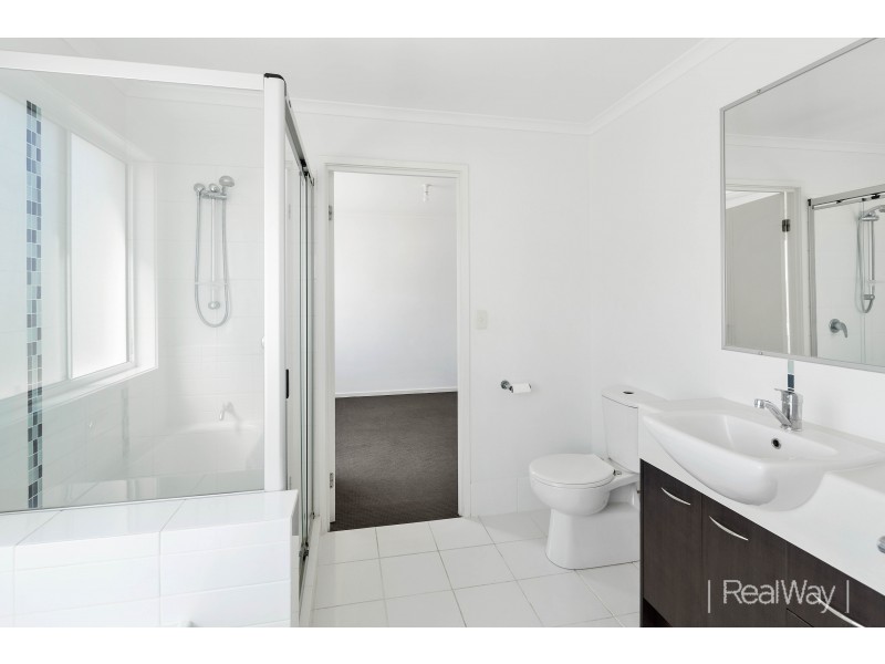 17 Pebbly Creek Crescent, Little Mountain QLD 4551