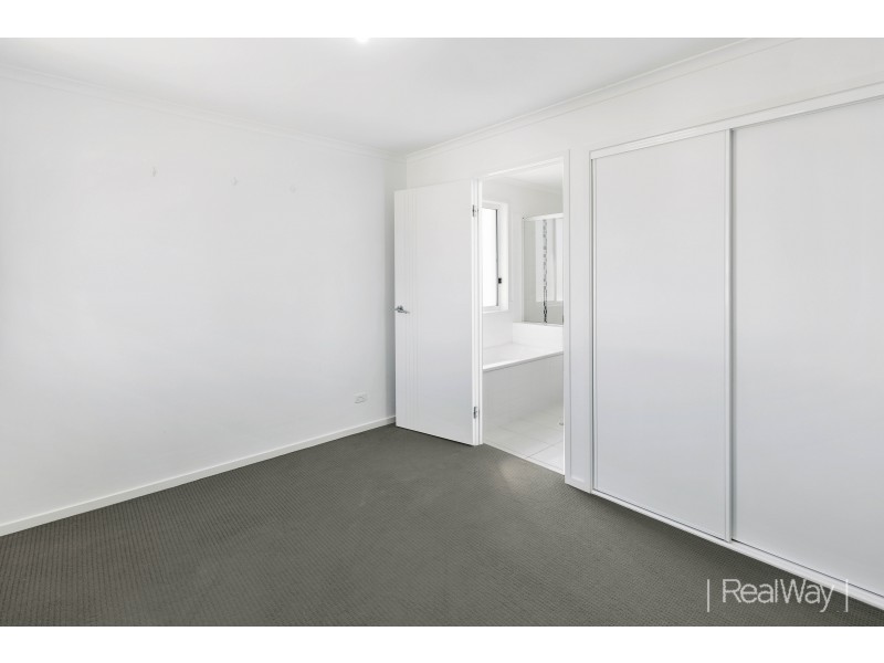 17 Pebbly Creek Crescent, Little Mountain QLD 4551