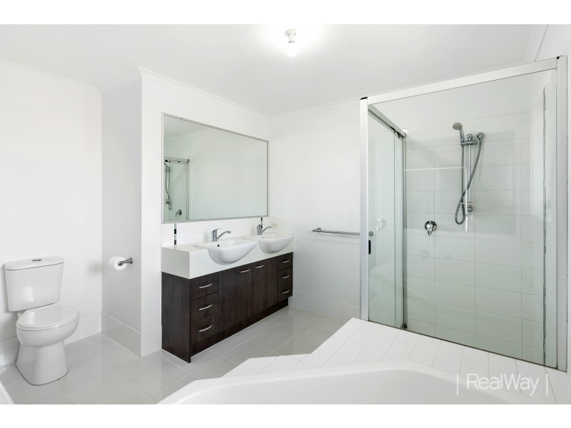 17 Pebbly Creek Crescent, Little Mountain QLD 4551