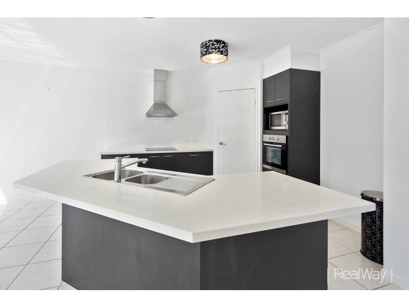 17 Pebbly Creek Crescent, Little Mountain QLD 4551