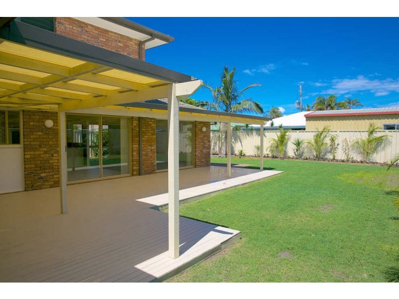 2 Tandara Street, Warana QLD 4575