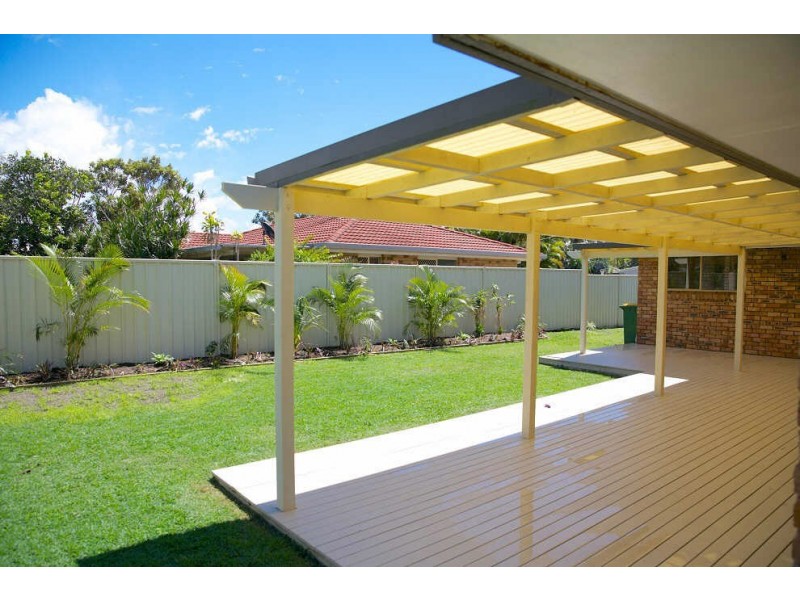 2 Tandara Street, Warana QLD 4575