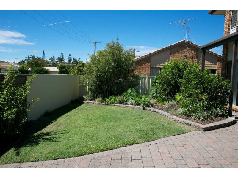 2 Tandara Street, Warana QLD 4575