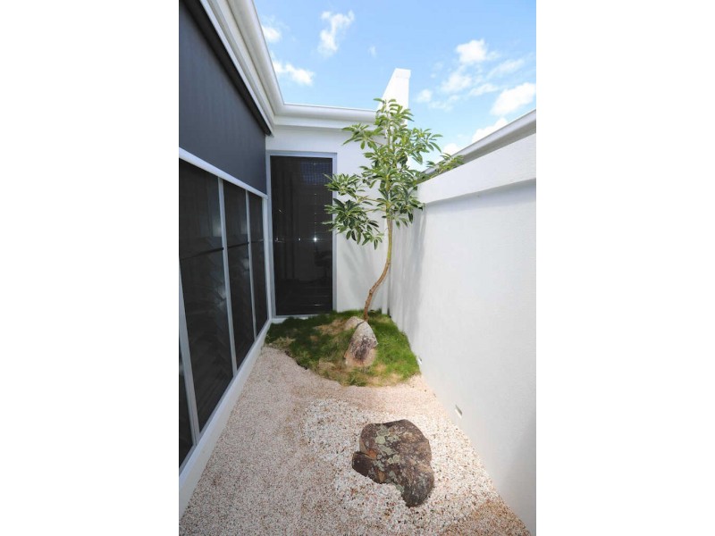 26 Hideaway Street, Birtinya QLD 4575