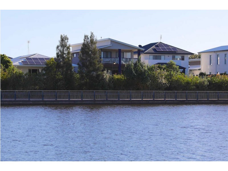 8 Buruwang Street, Birtinya QLD 4575