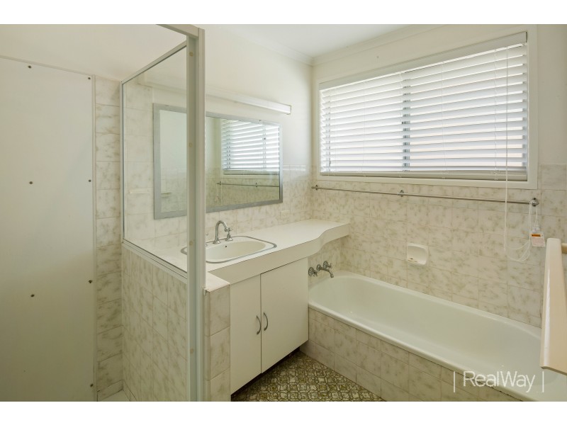 2 Rowell Street, Battery Hill QLD 4551