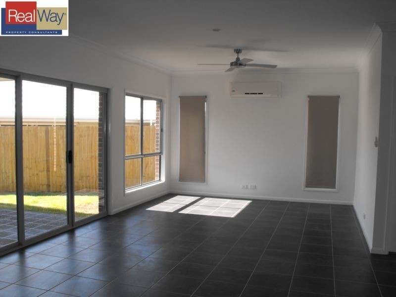 17 Rawlins Crescent, North Lakes QLD 4509