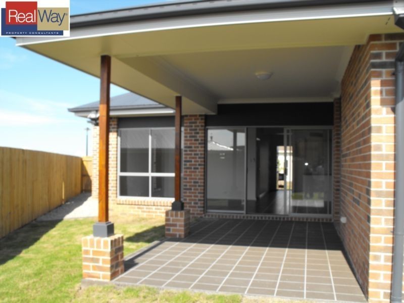 17 Rawlins Crescent, North Lakes QLD 4509
