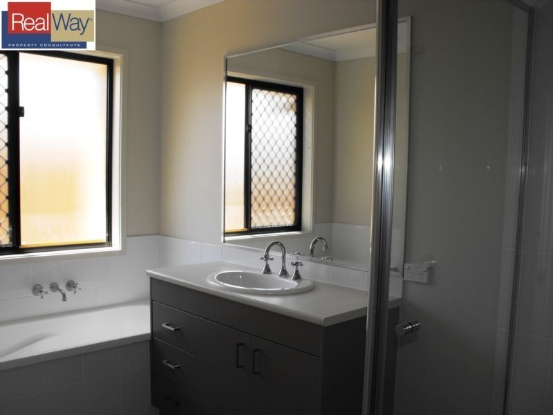 30 Stirling Esplanade, Griffin QLD 4503