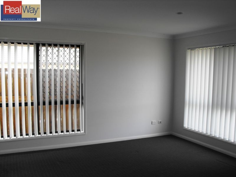 8 Grassdale Crescent, Morayfield QLD 4506