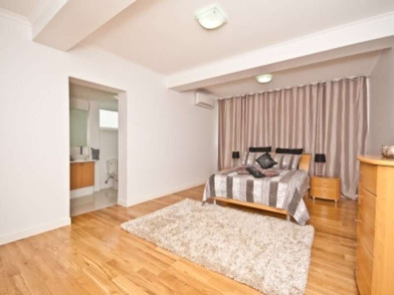 69 Scarborough Road, Redcliffe QLD 4020