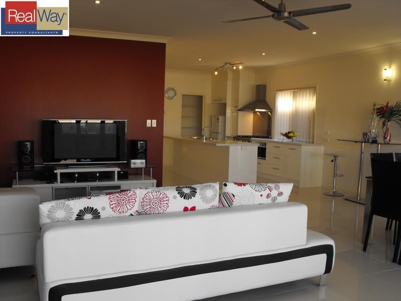 8 Forrestal Circuit, North Lakes QLD 4509