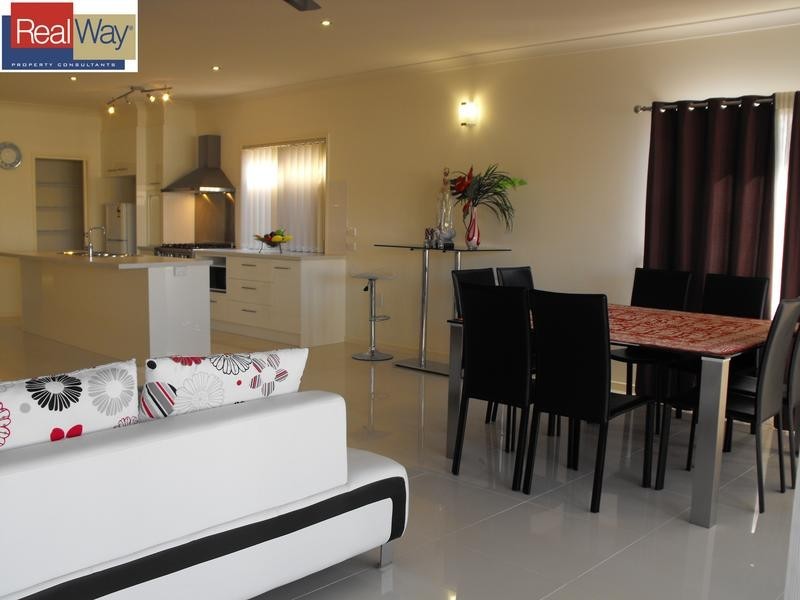 8 Forrestal Circuit, North Lakes QLD 4509