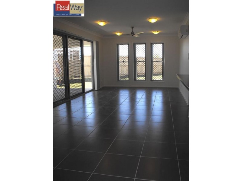 25 Cowen Crescent, North Lakes QLD 4509