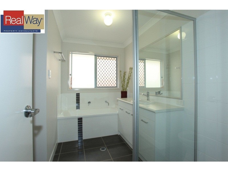 24 Chase Crescent, North Lakes QLD 4509