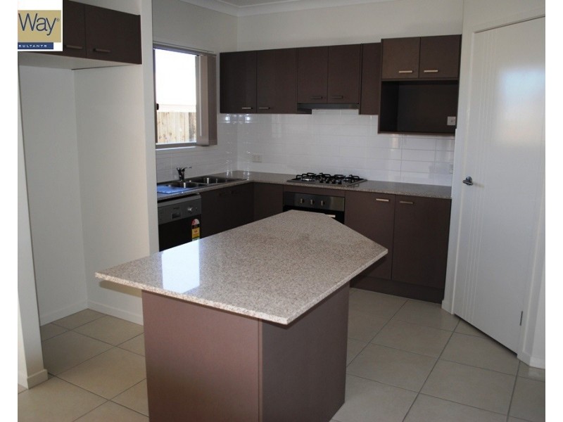 4 Riviera Crescent, North Lakes QLD 4509