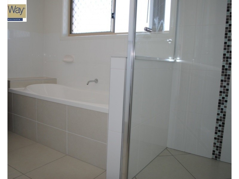 4 Riviera Crescent, North Lakes QLD 4509