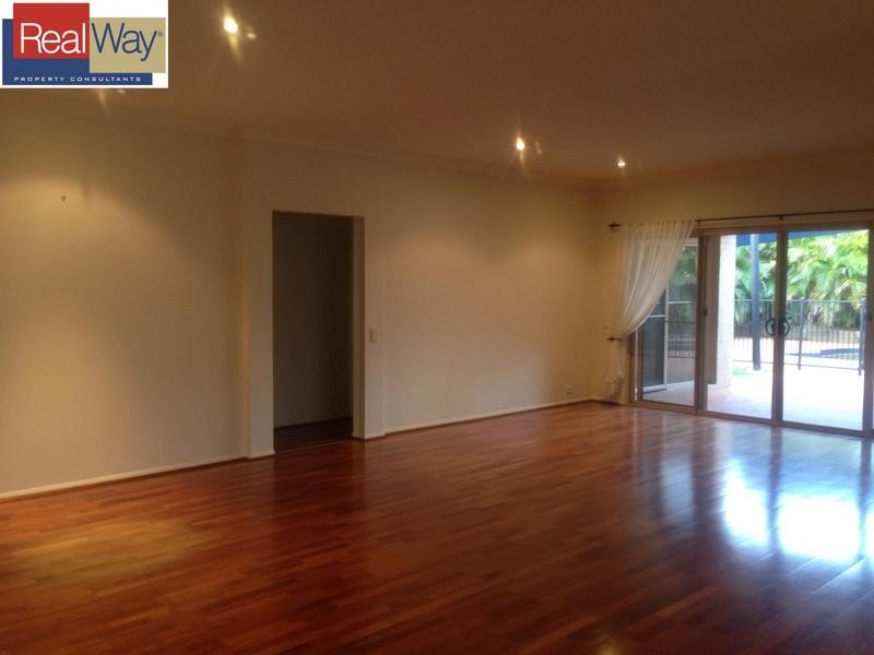 4 Albatross Close, North Lakes QLD 4509