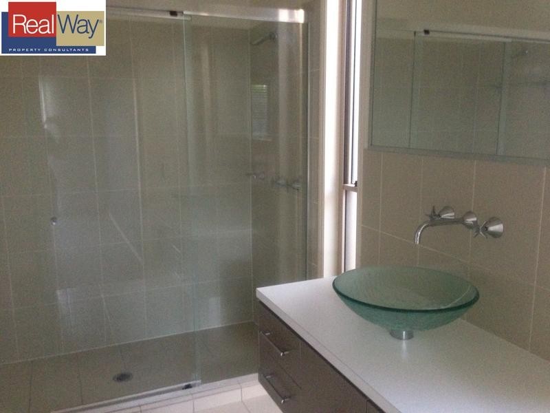 4 Albatross Close, North Lakes QLD 4509