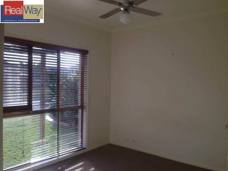 4 Albatross Close, North Lakes QLD 4509