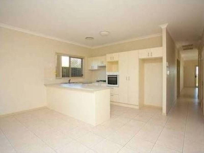 5 Kurrajong Circuit, North Lakes QLD 4509