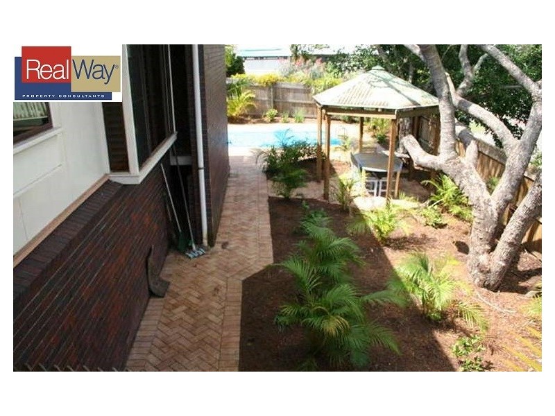 2 Redbourne Street, Chermside West QLD 4032