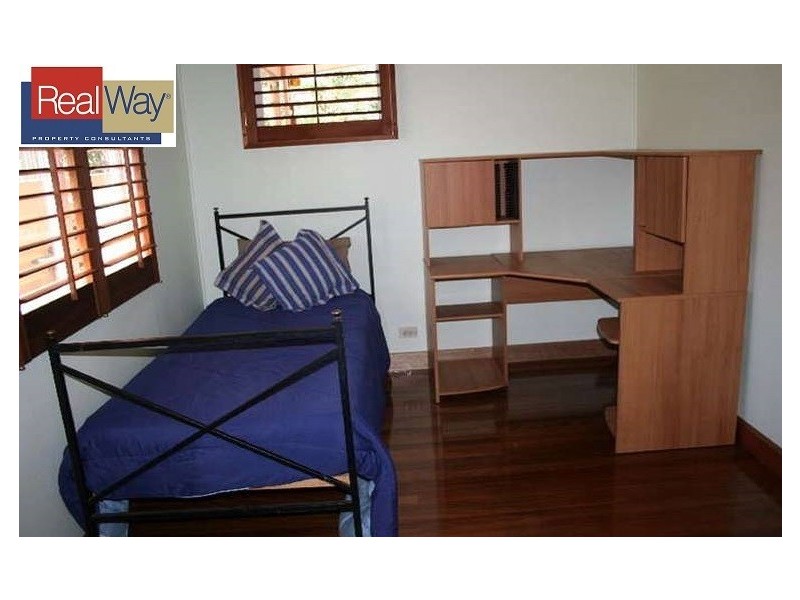 2 Redbourne Street, Chermside West QLD 4032