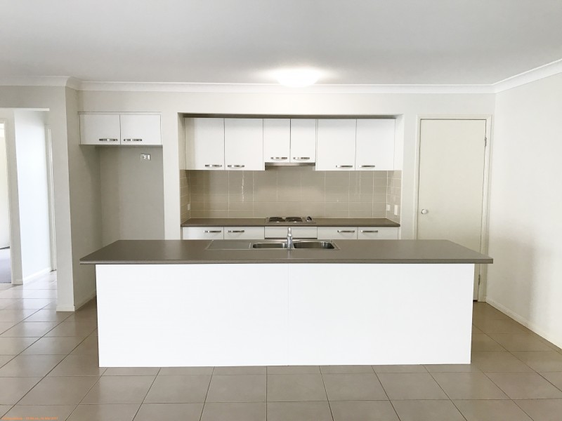 10 Yarrow Circuit, Griffin QLD 4503