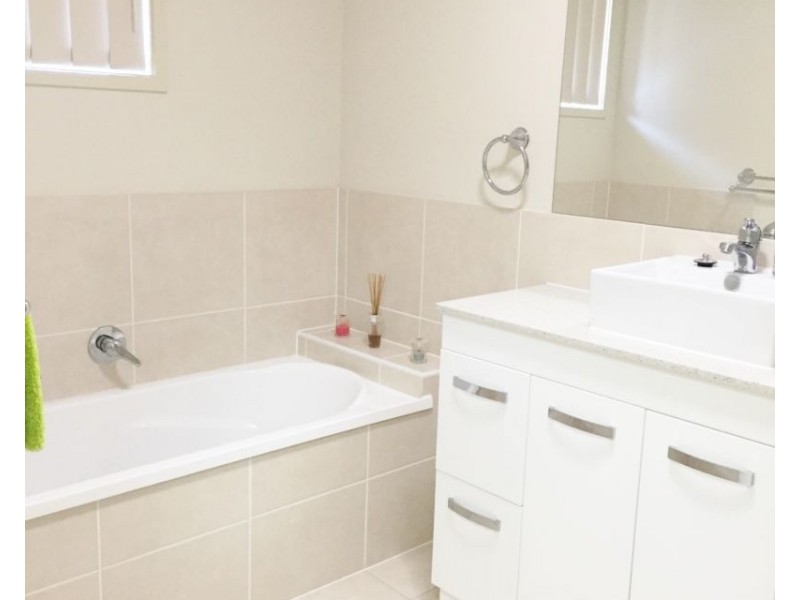 8 Champion Crescent, Griffin QLD 4503