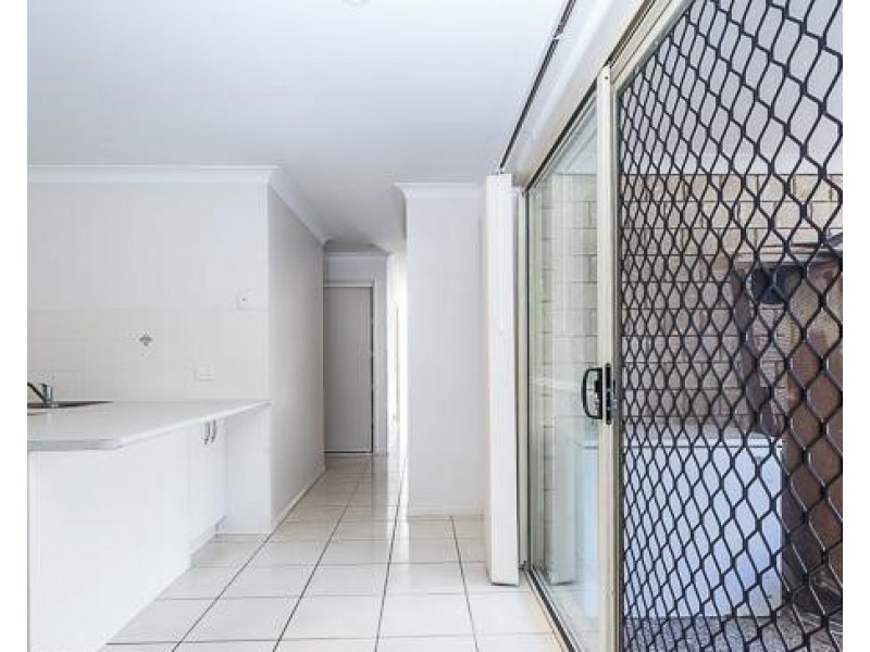 2/18 Cadel Crescent, Rothwell QLD 4022