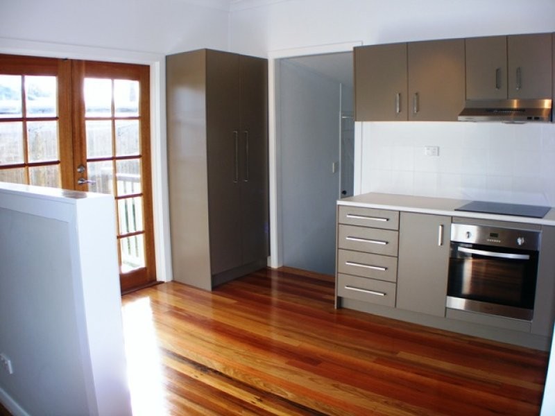 170 South Station Road, Silkstone QLD 4304