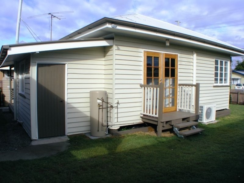 170 South Station Road, Silkstone QLD 4304