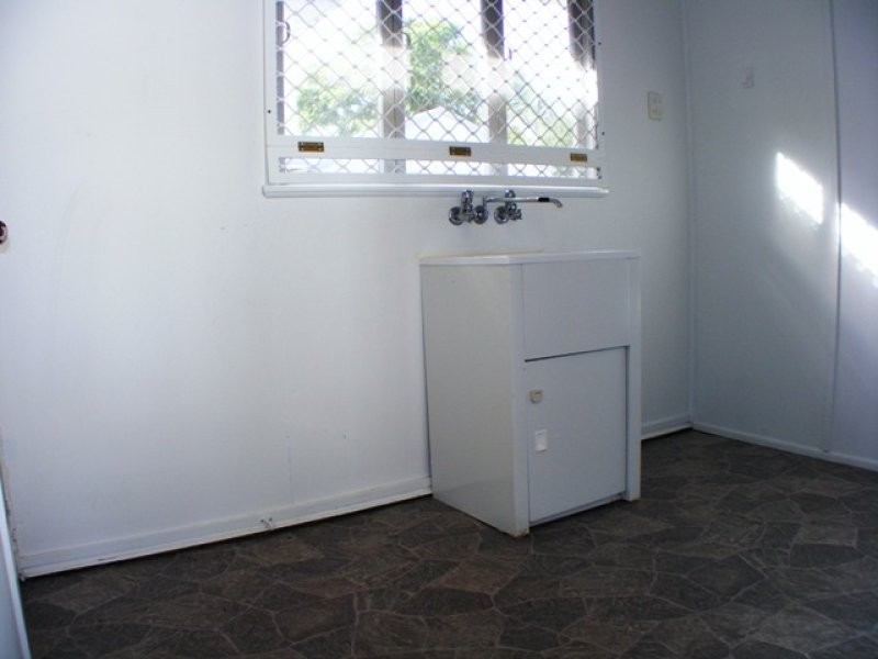 170 South Station Road, Silkstone QLD 4304