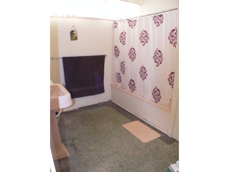 6 Adam Street, Bundamba QLD 4304