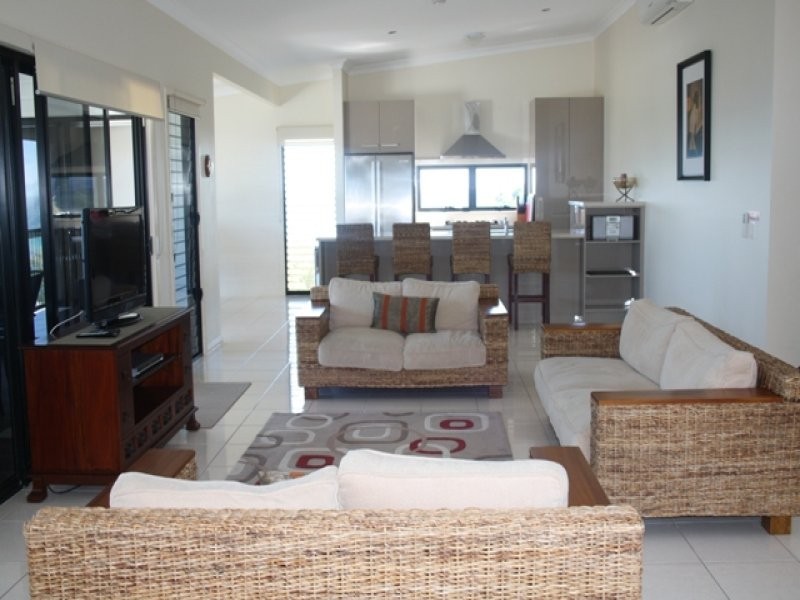 8 Ramosus Drive, Tangalooma QLD 4025