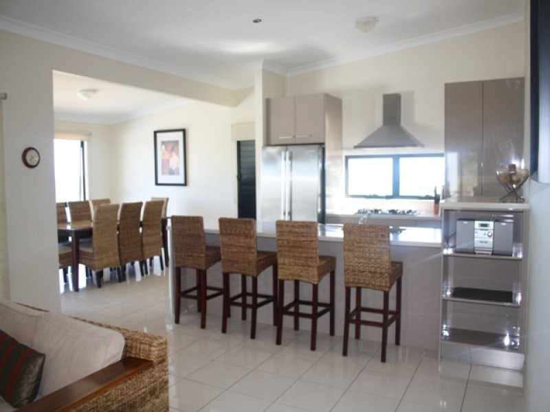 8 Ramosus Drive, Tangalooma QLD 4025