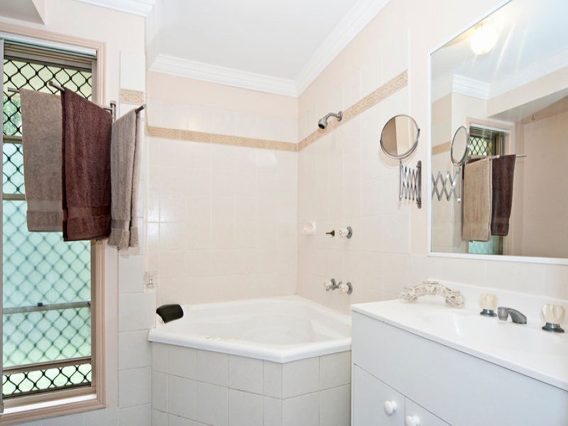 32 Jacana Crescent, Flinders View QLD 4305